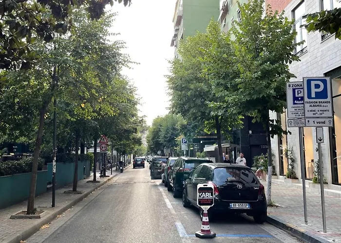 Johana Blloku In Amazing Location! Τίρανα